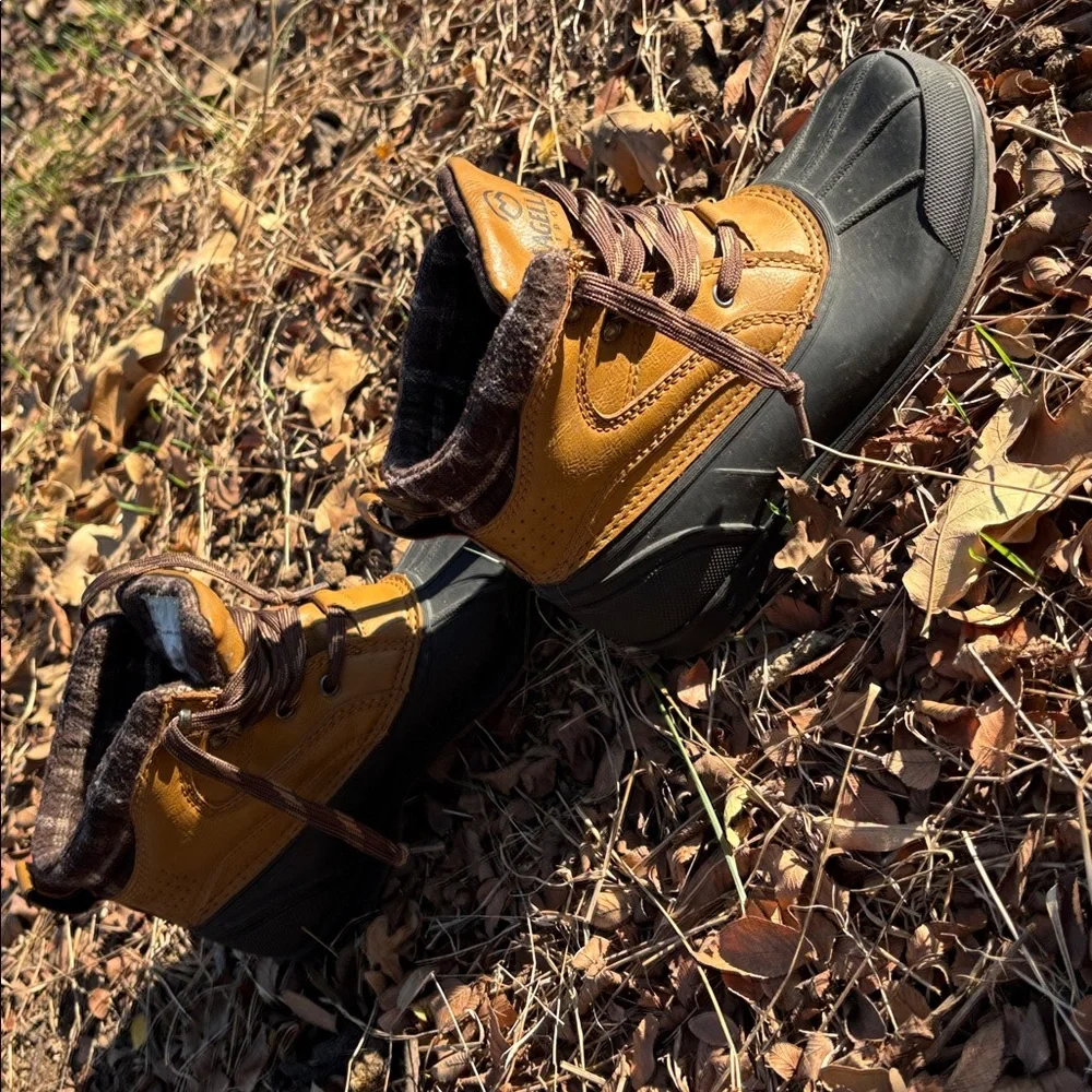 Magellan Outdoors Boys Size 3 Duck Boots
